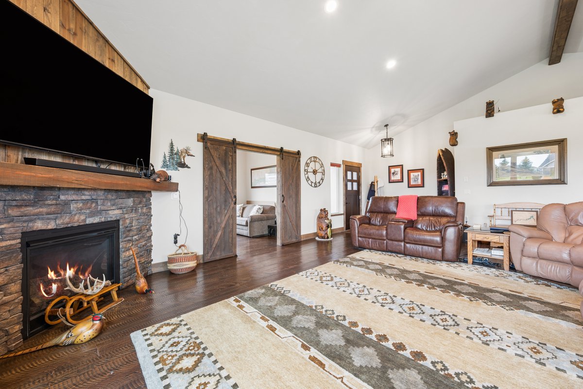 1620 Moon Bow Loop Property Photo 9