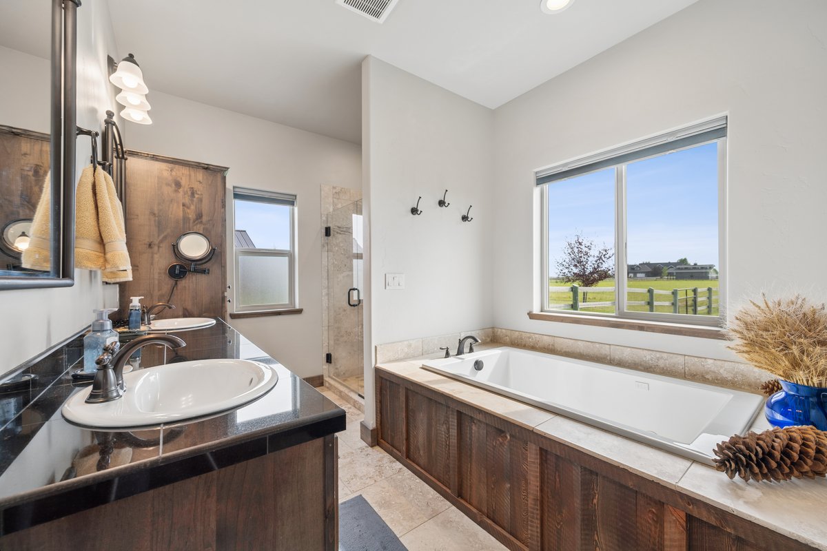 1620 Moon Bow Loop Property Photo 21