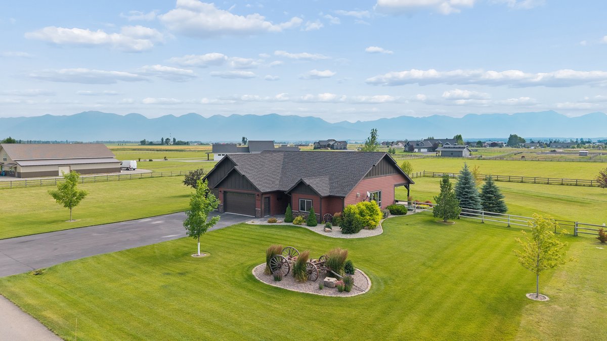 1620 Moon Bow Loop Property Photo 33