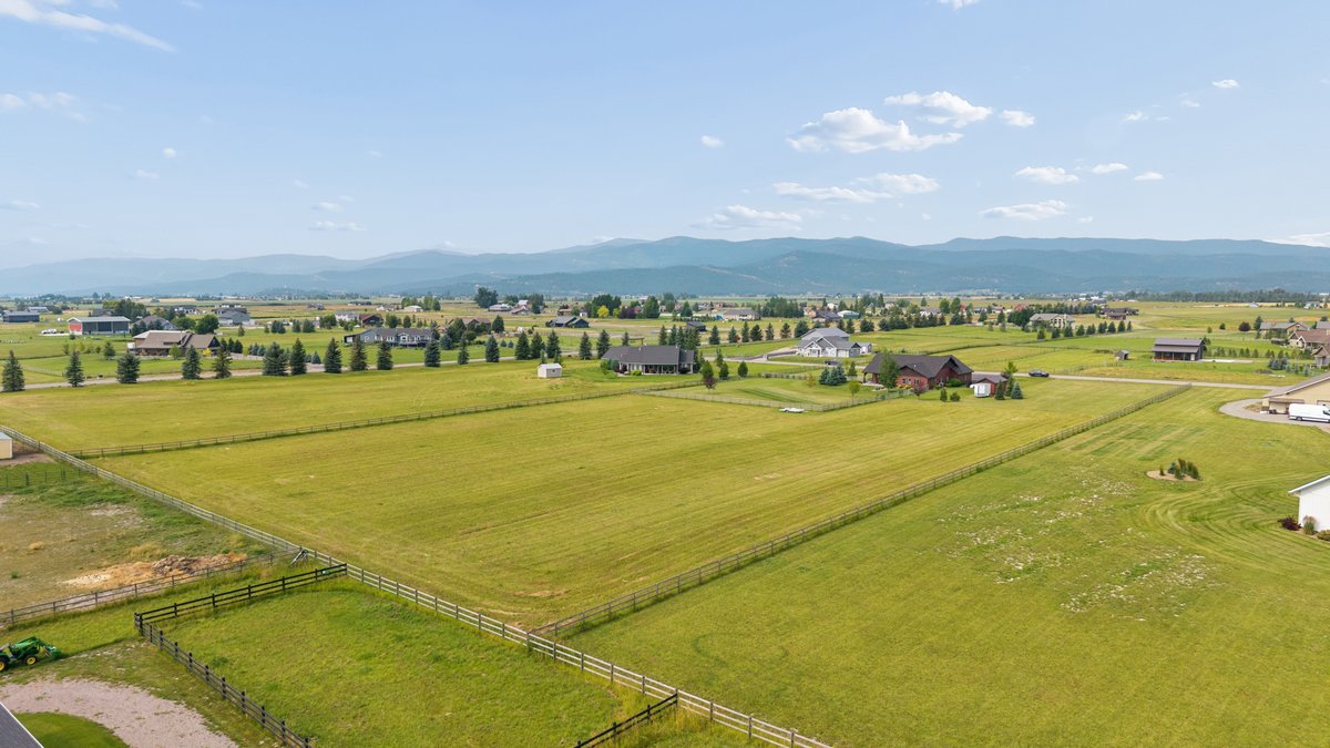 1620 Moon Bow Loop Property Photo 35