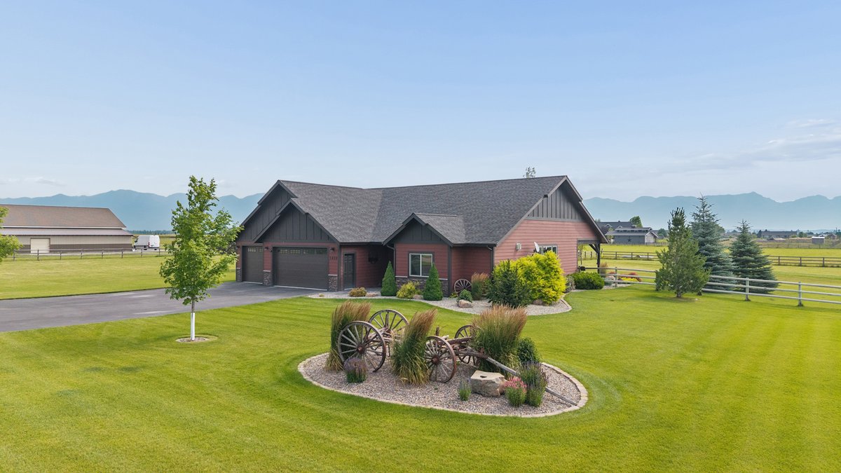 1620 Moon Bow Loop Property Photo 38