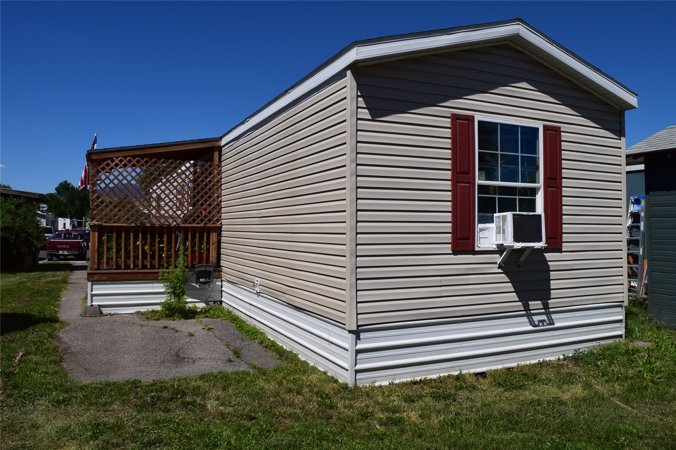 202 N Travois Property Photo 3