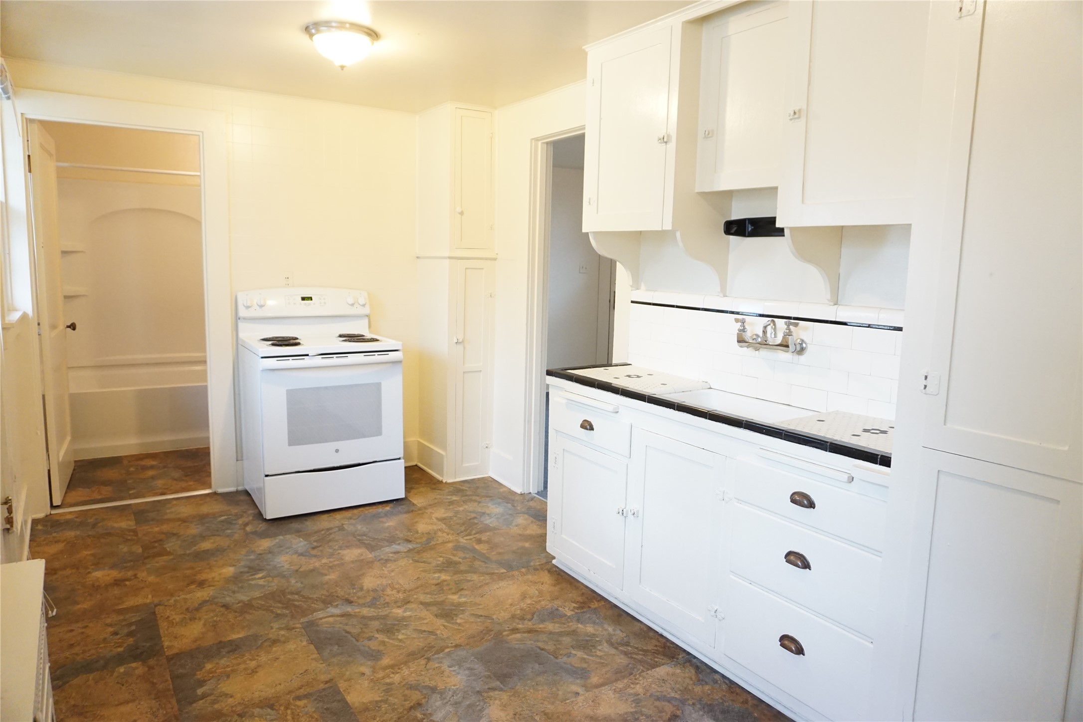 412 E Spruce Street Property Photo 16