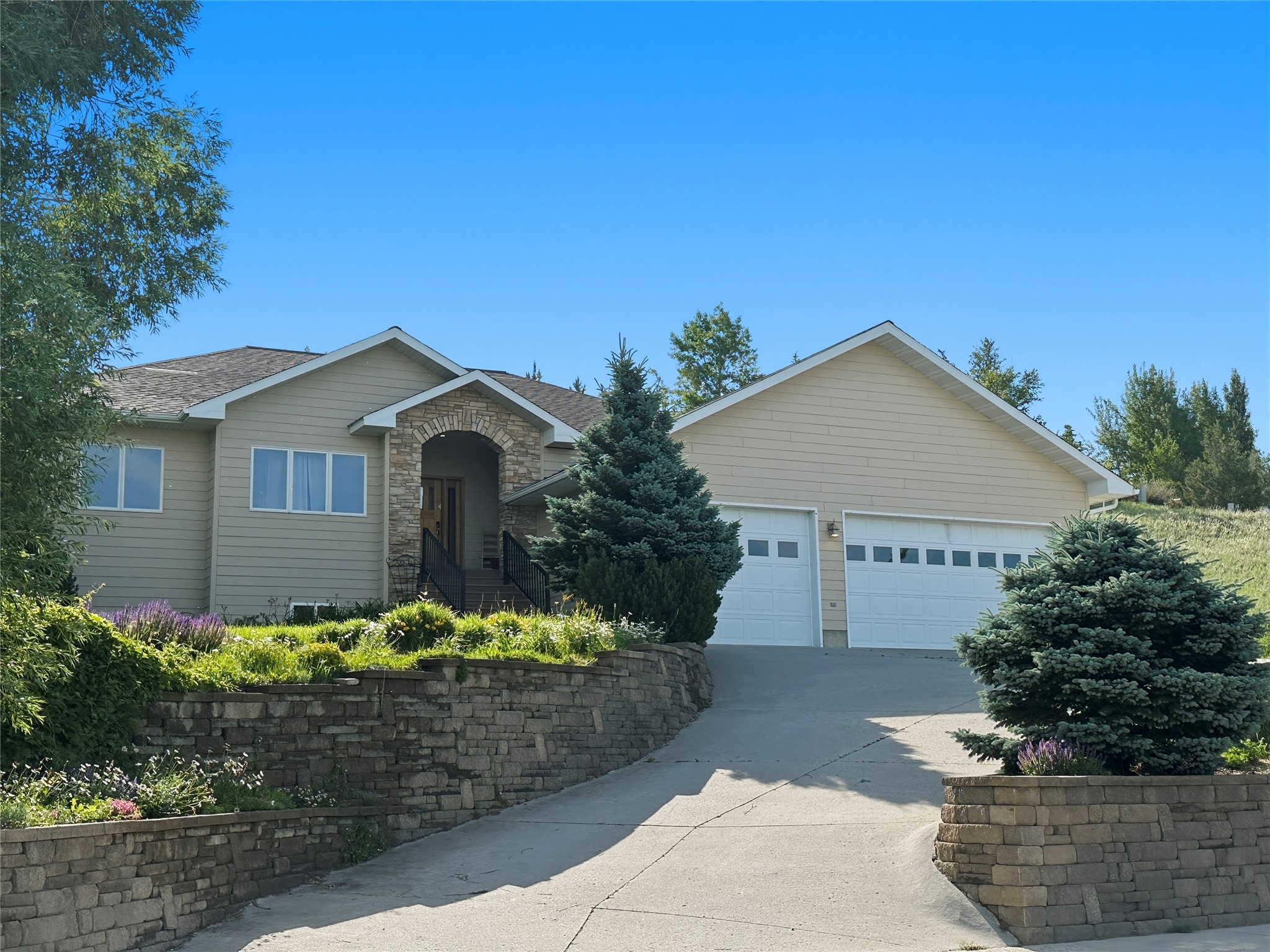 930 Spirit Drive Property Photo 1
