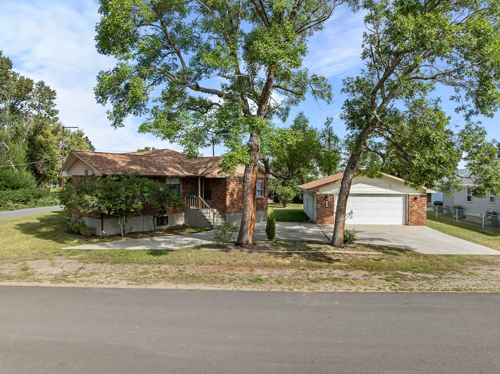102 E Groschell Street Property Photo 1