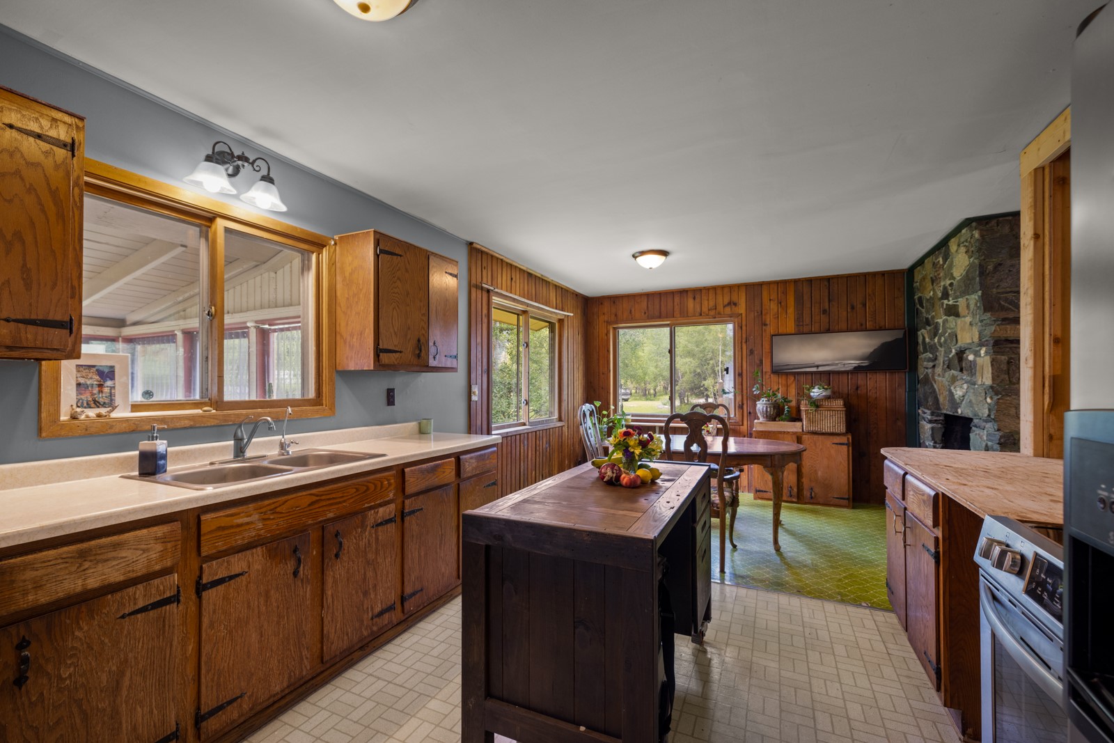 300 Spencer Hill Drive Property Photo 11