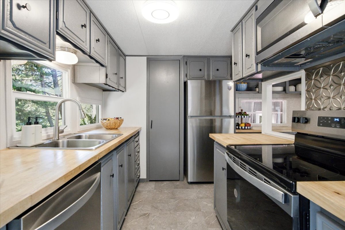 600 Glen Lake Drive Property Photo 4