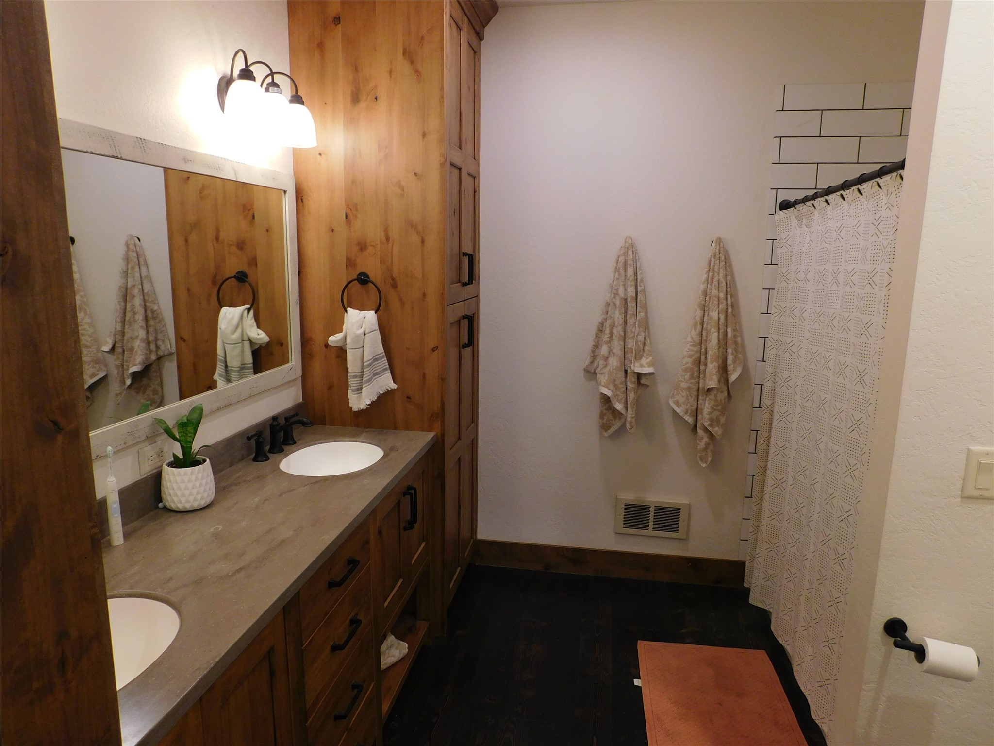 33460 Overland Road Property Photo 33