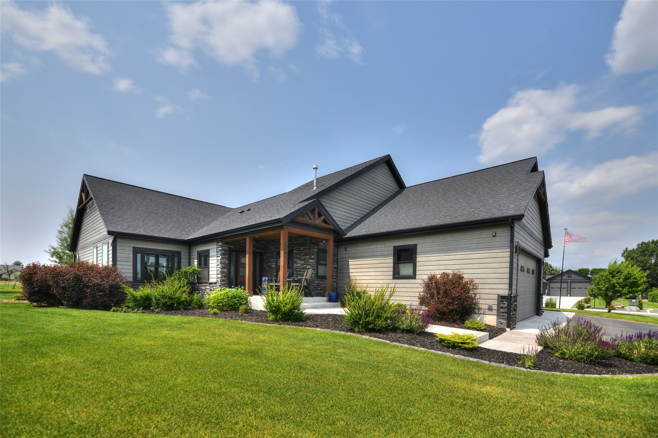 1407 Cambray Loop Property Photo 1