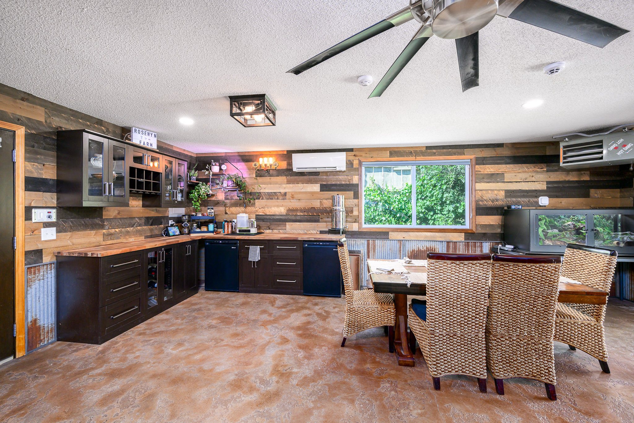 2409 Rosewyn Lane Property Photo 4