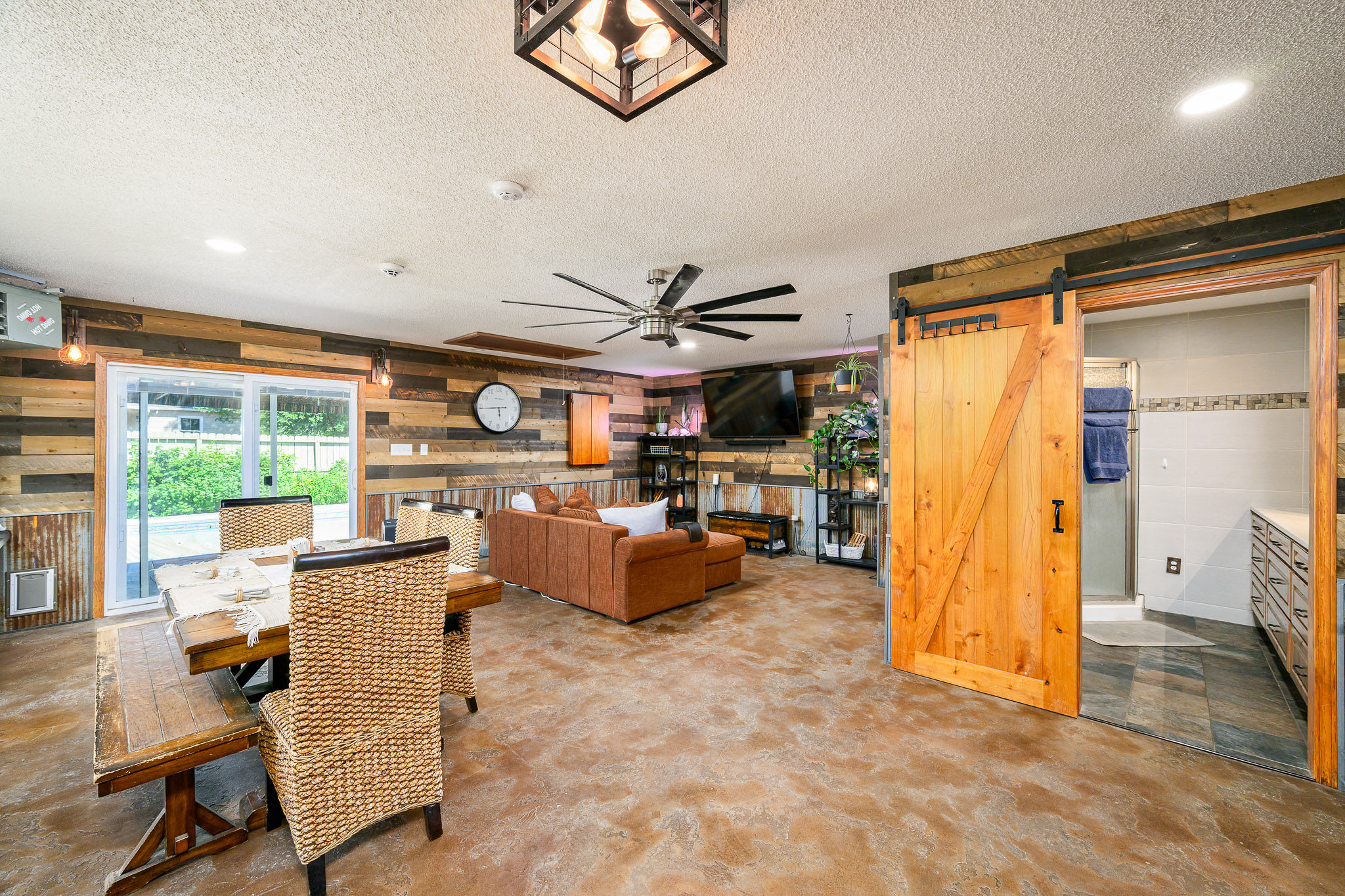 2409 Rosewyn Lane Property Photo 5