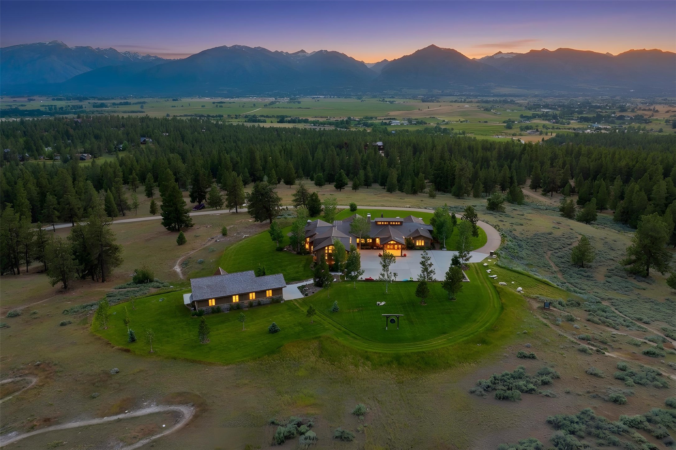 799 Lord Byron Trail Property Photo 4