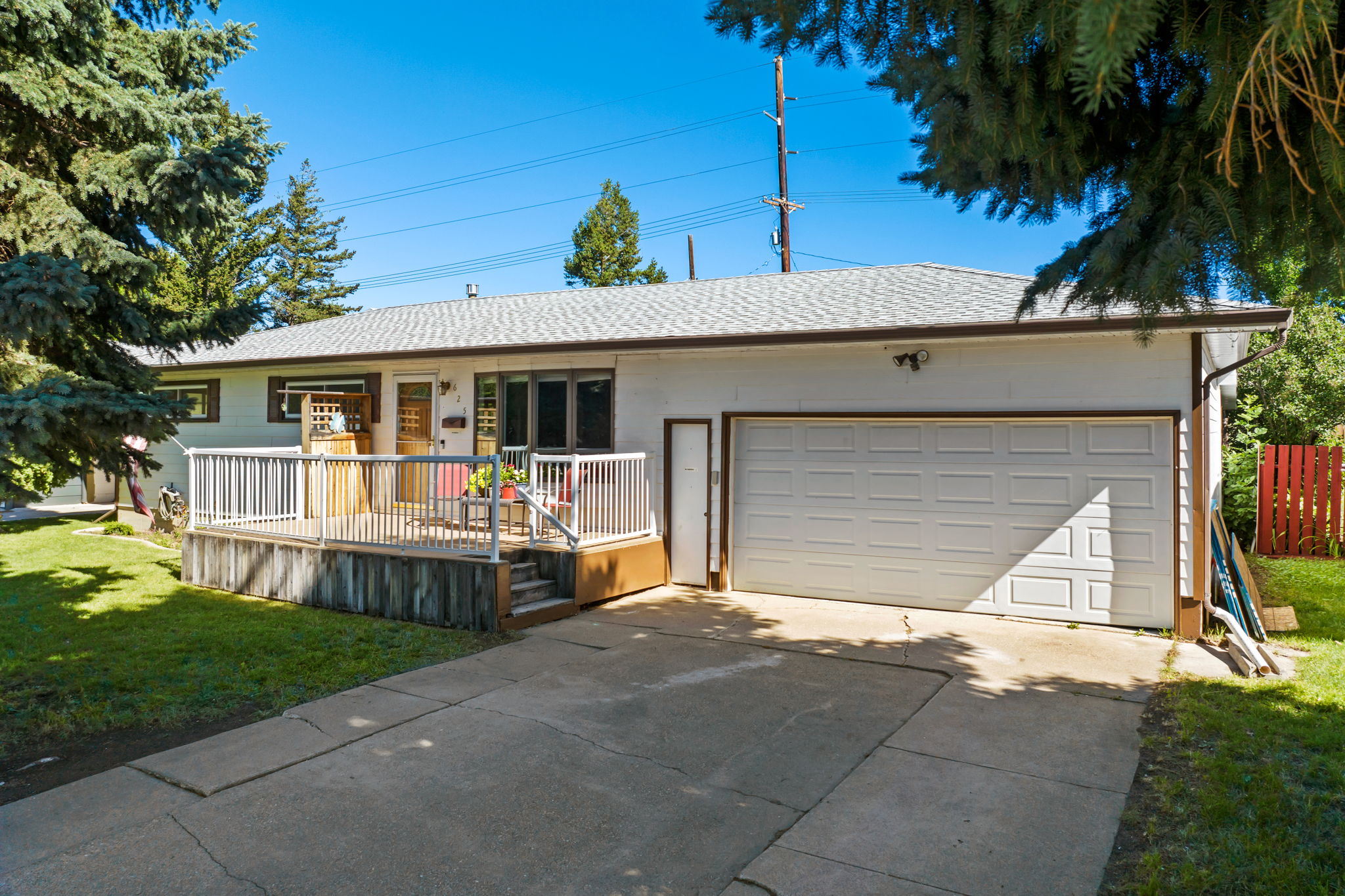 625 Riverview Drive E Property Photo 1
