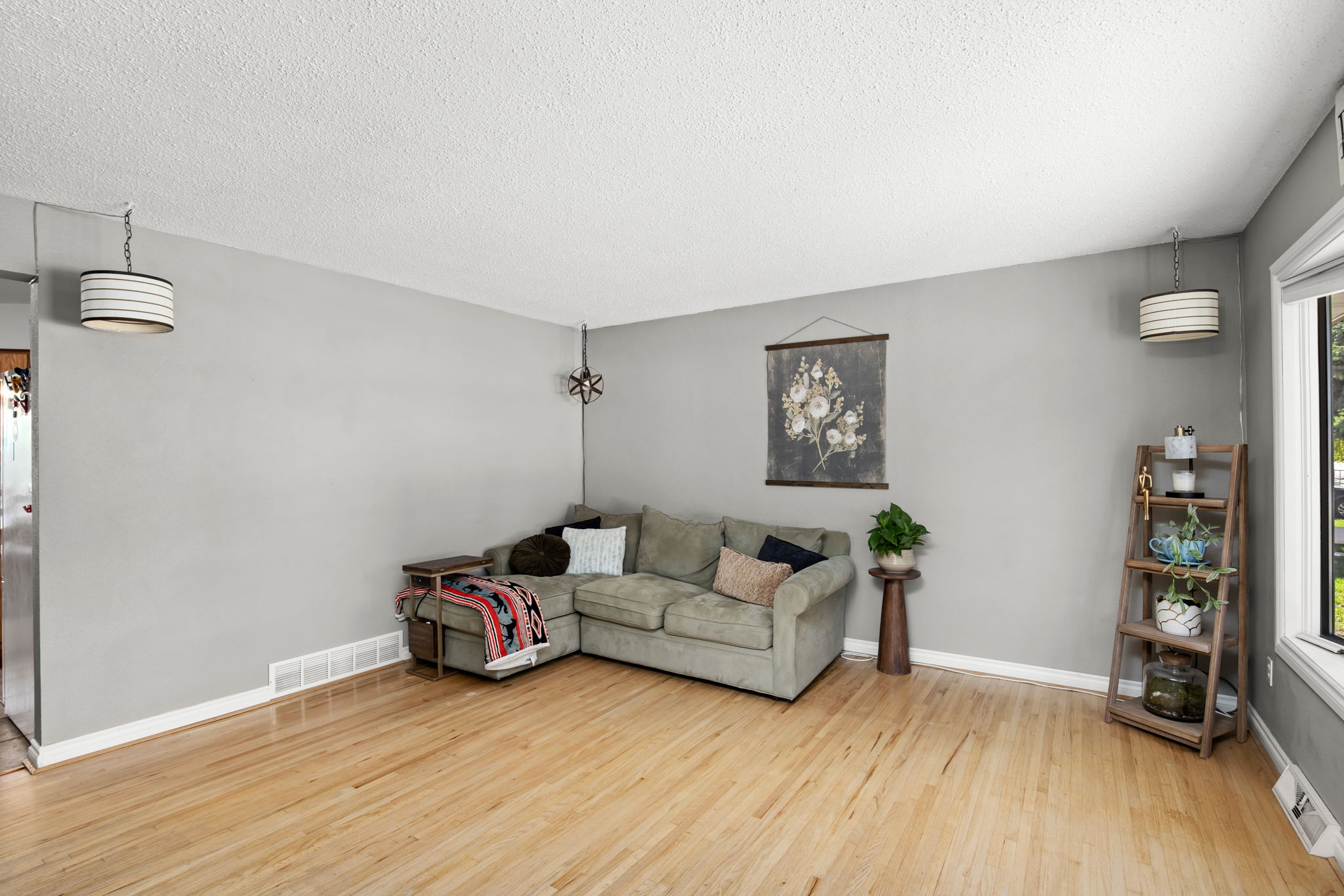 625 Riverview Drive E Property Photo 3