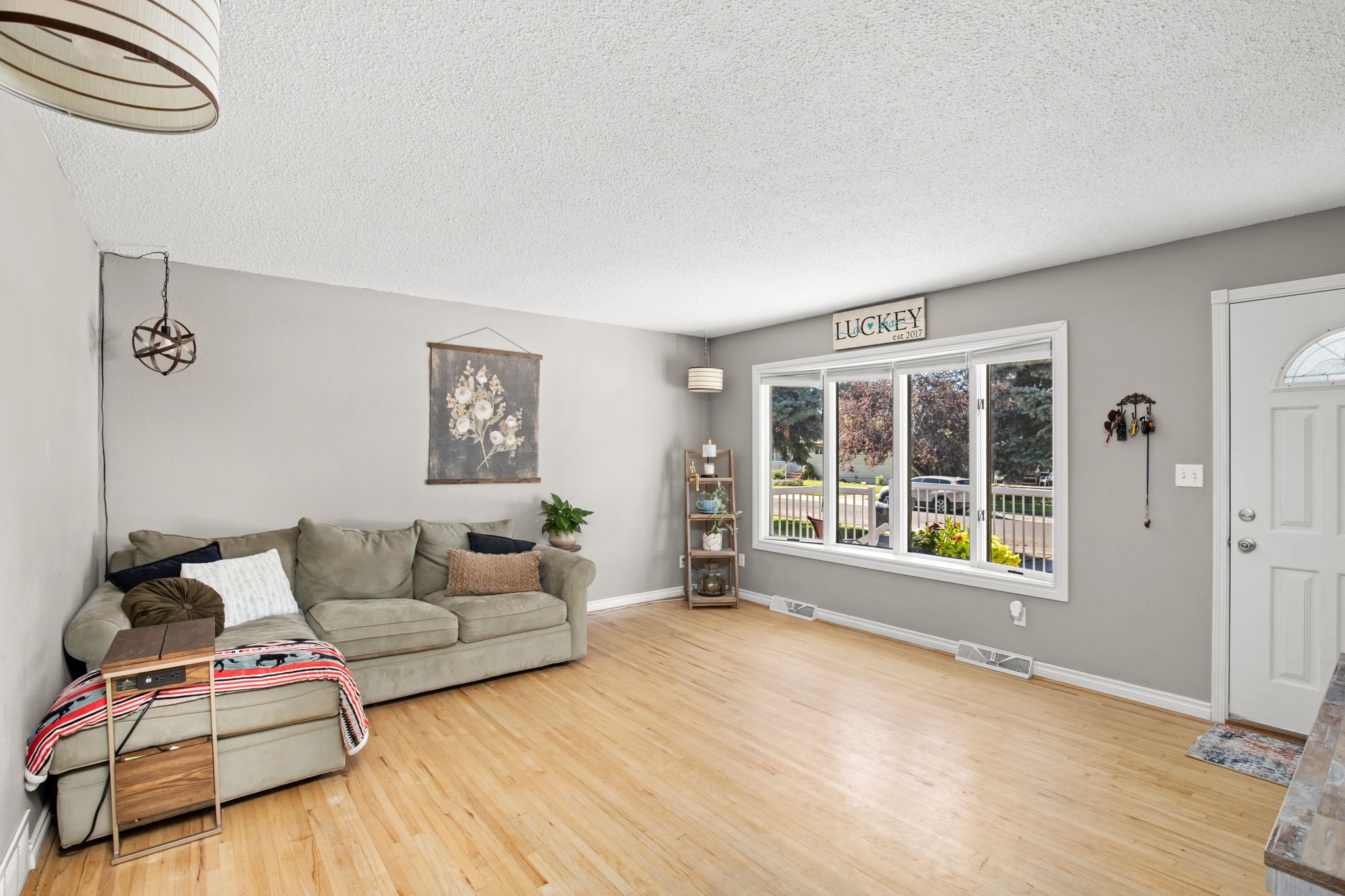 625 Riverview Drive E Property Photo 4