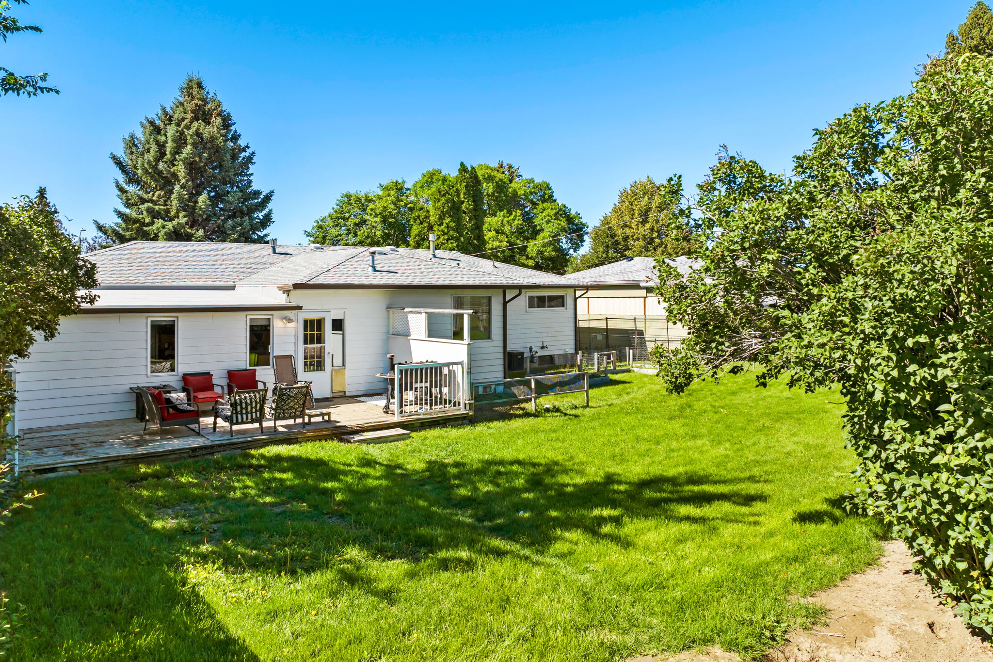 625 Riverview Drive E Property Photo 38