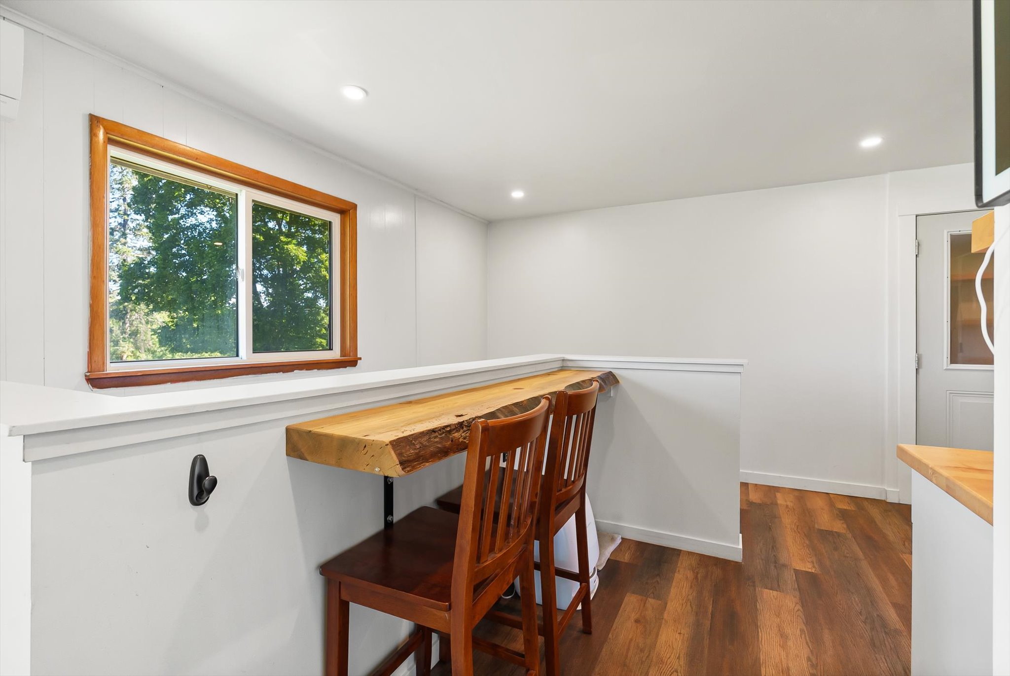 6 12th Avenue W Property Photo 13