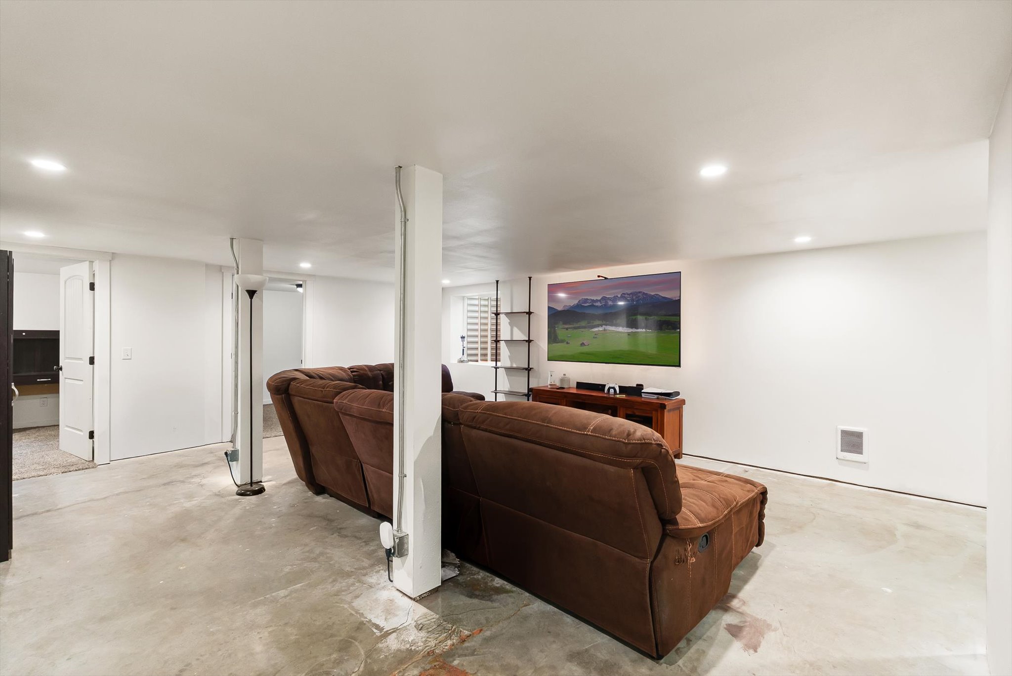 6 12th Avenue W Property Photo 21