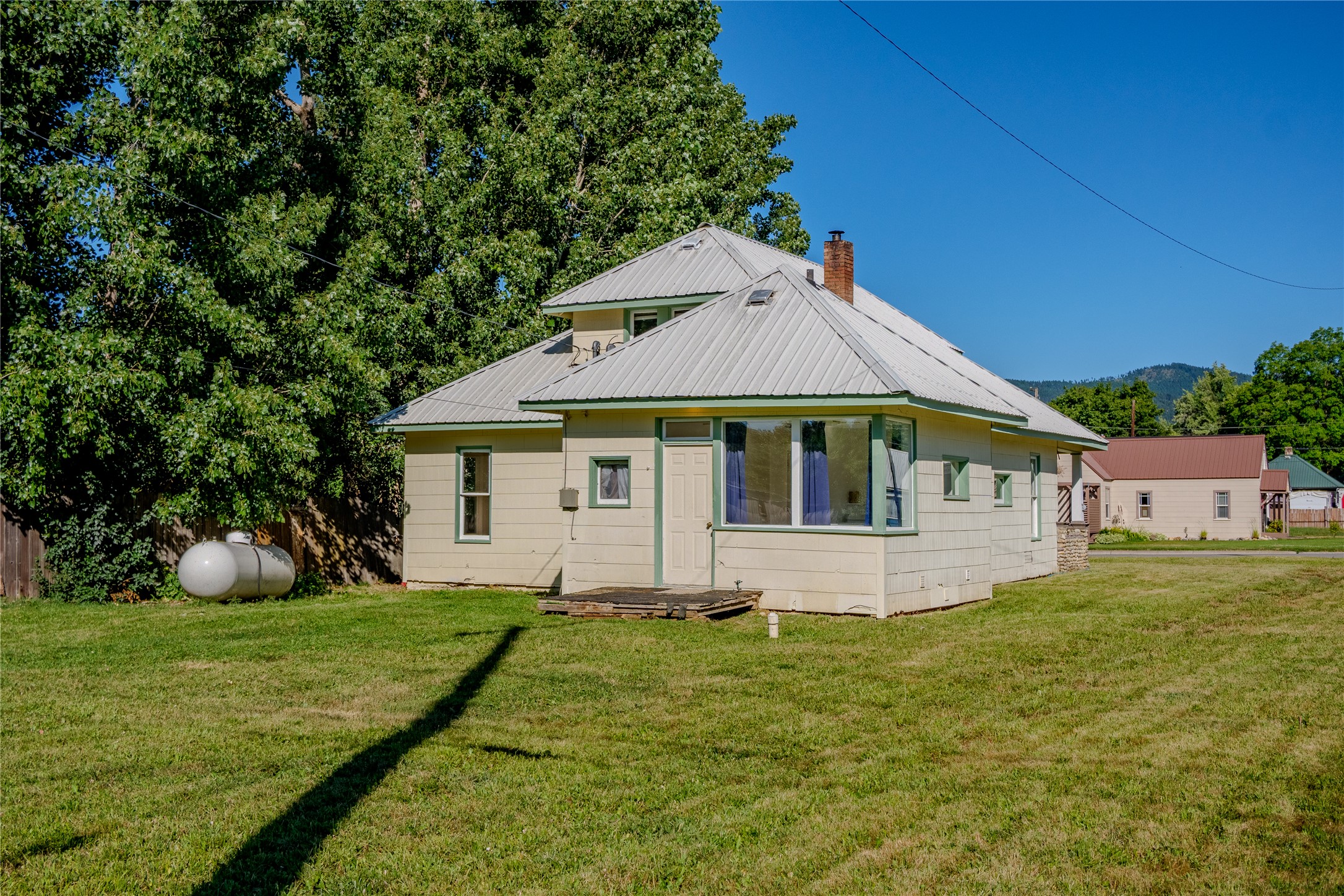 322 Nevada Avenue Property Photo 2
