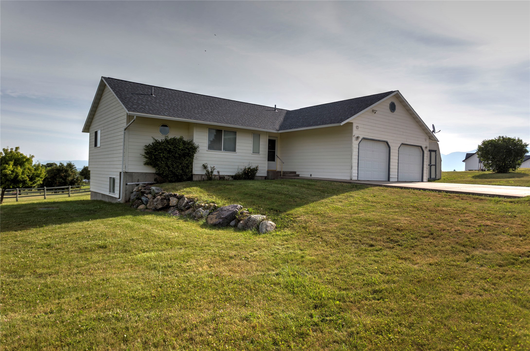 39445 Lakeview Drive Property Photo 2