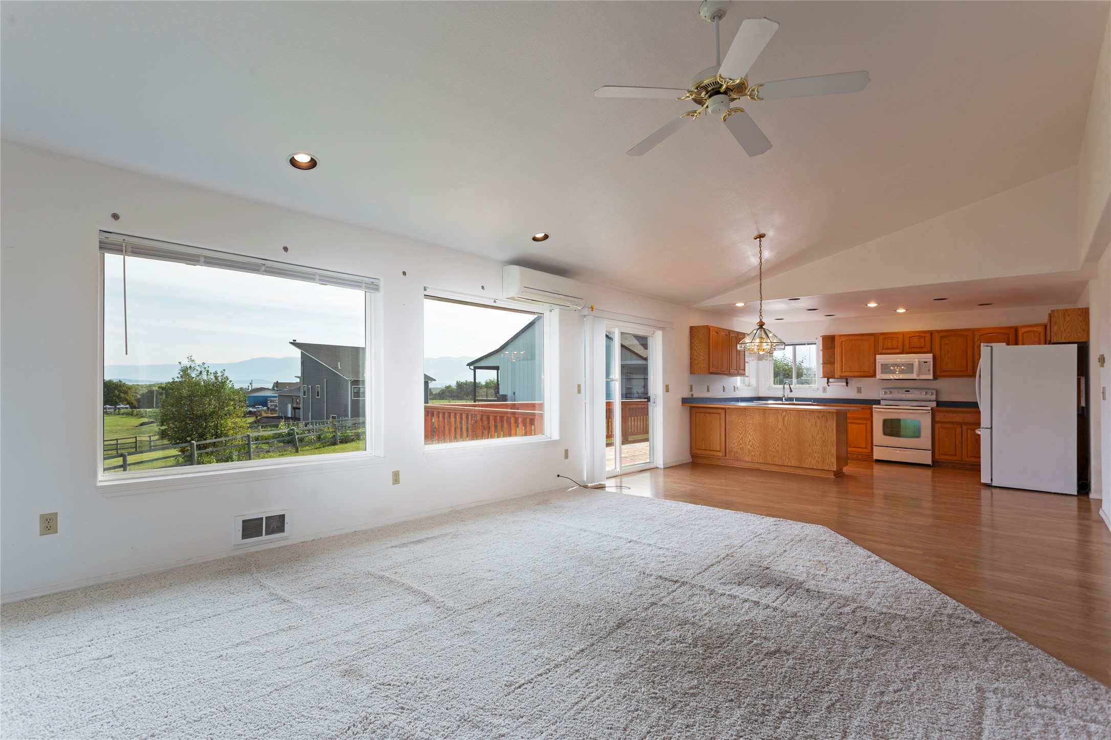 39445 Lakeview Drive Property Photo 6
