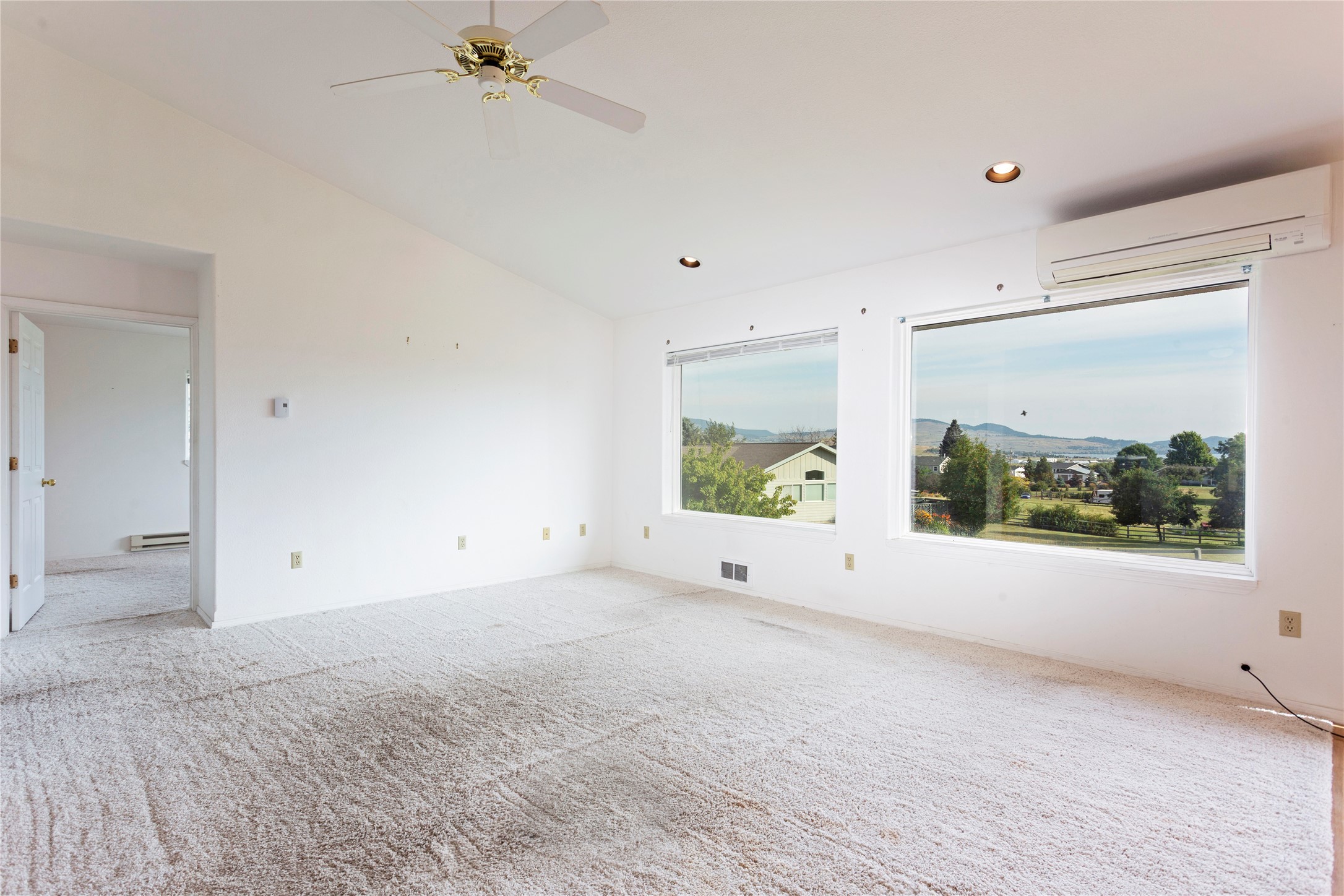 39445 Lakeview Drive Property Photo 7