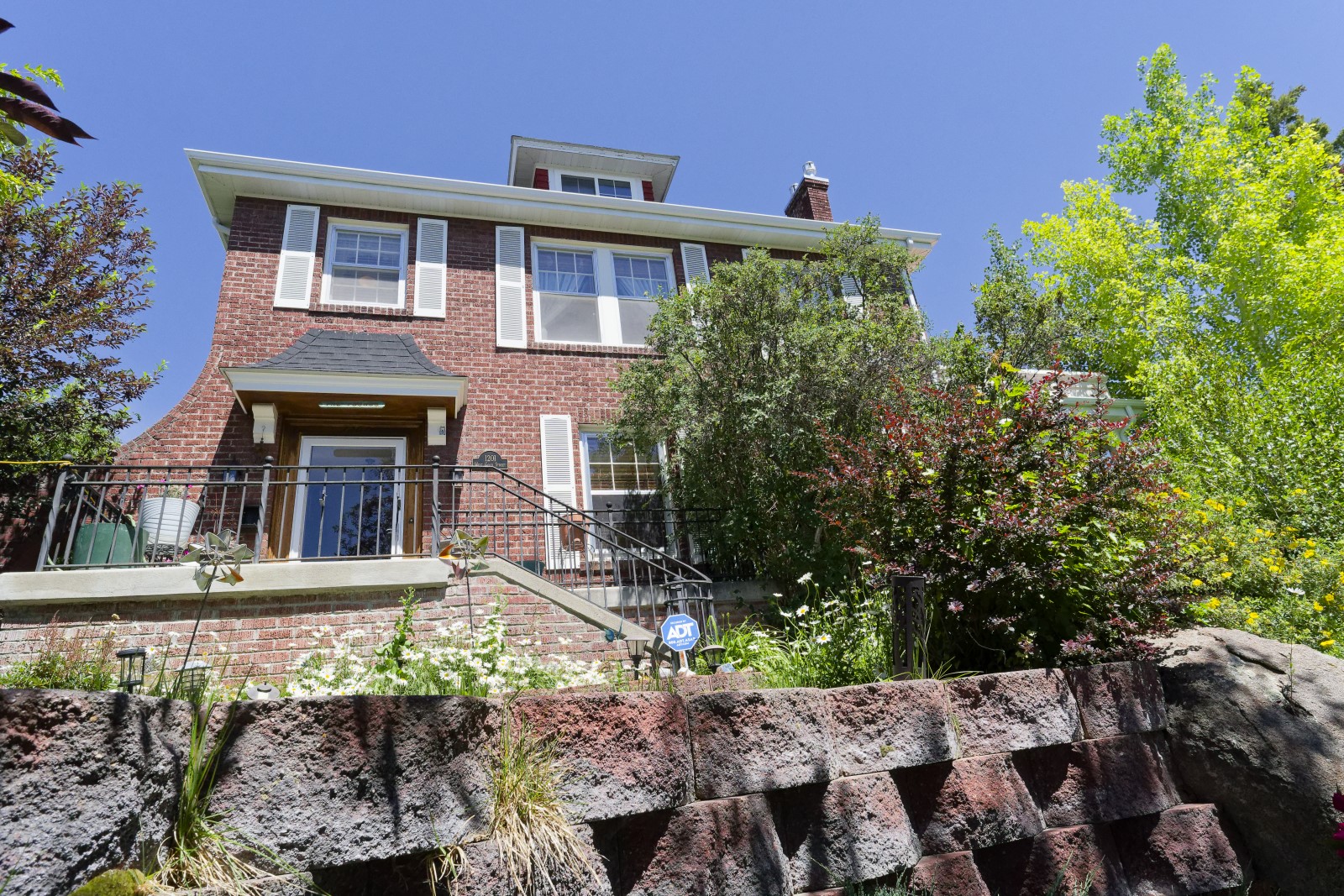 1201 W Gold Street Property Photo 1