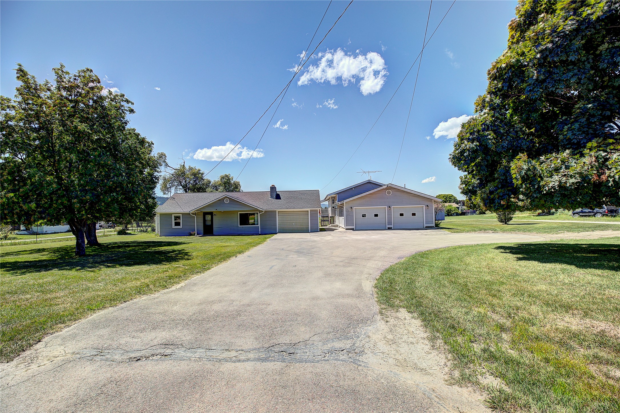 586 Willow Glen Drive Property Photo 3