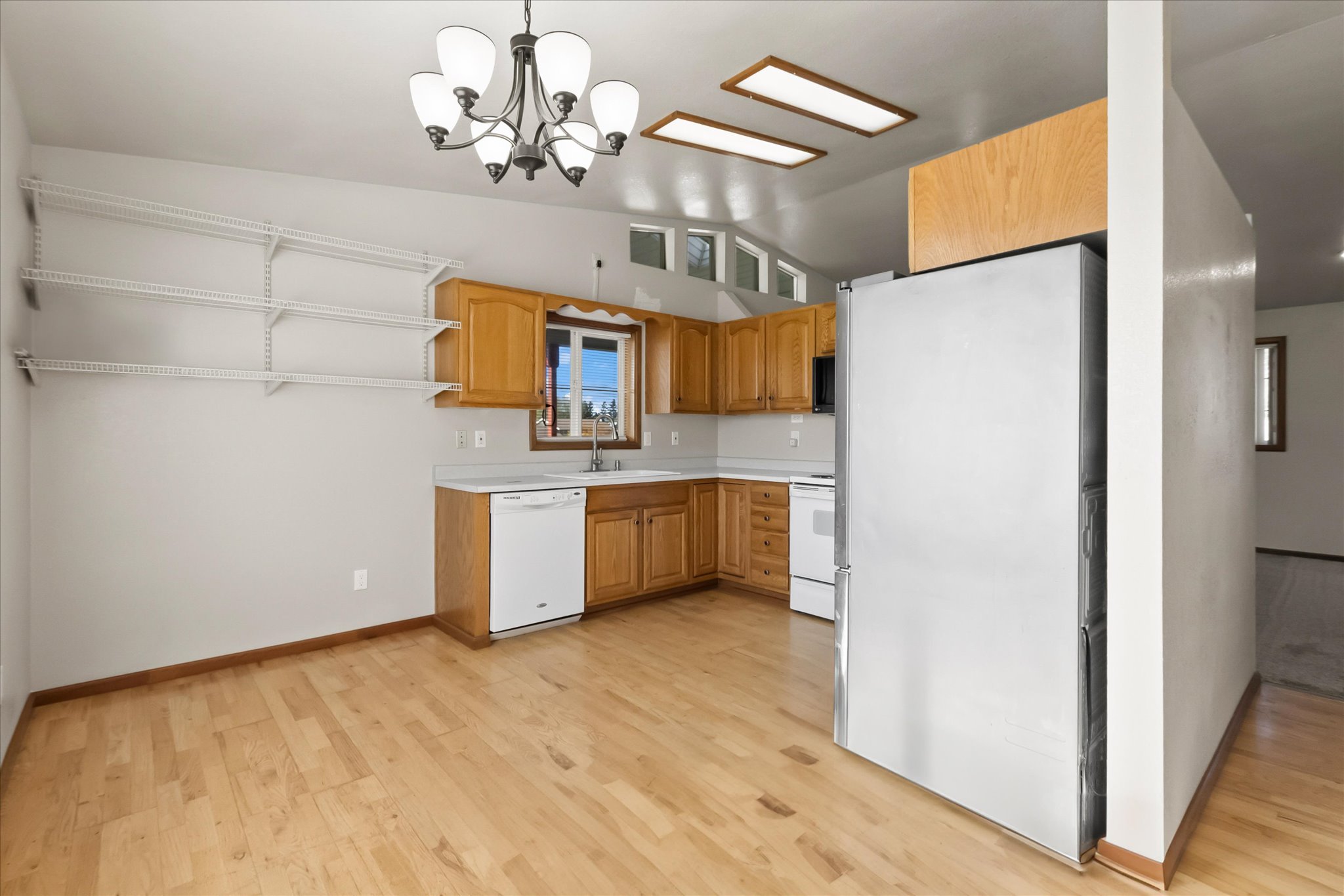 586 Willow Glen Drive Property Photo 6