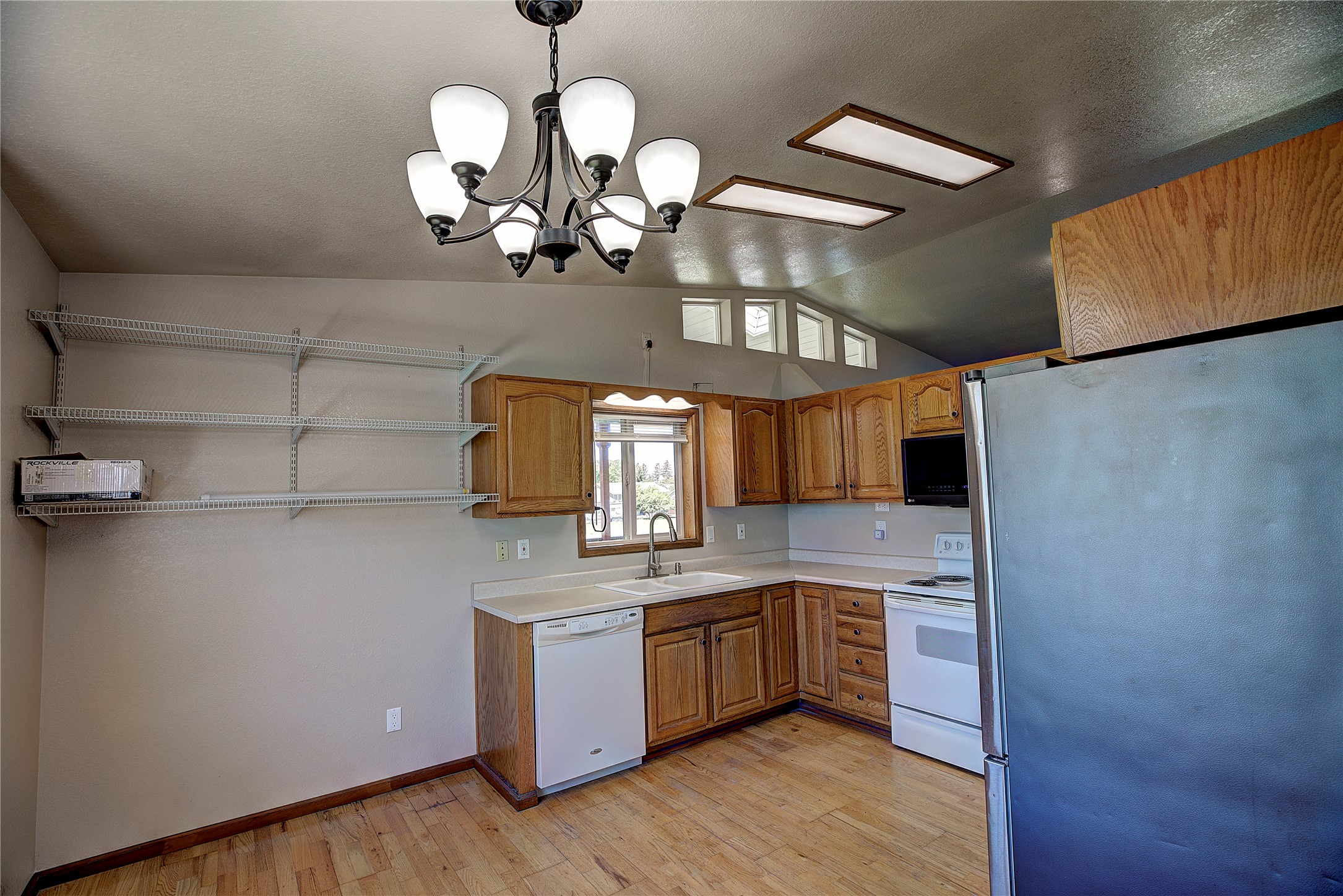 586 Willow Glen Drive Property Photo 8