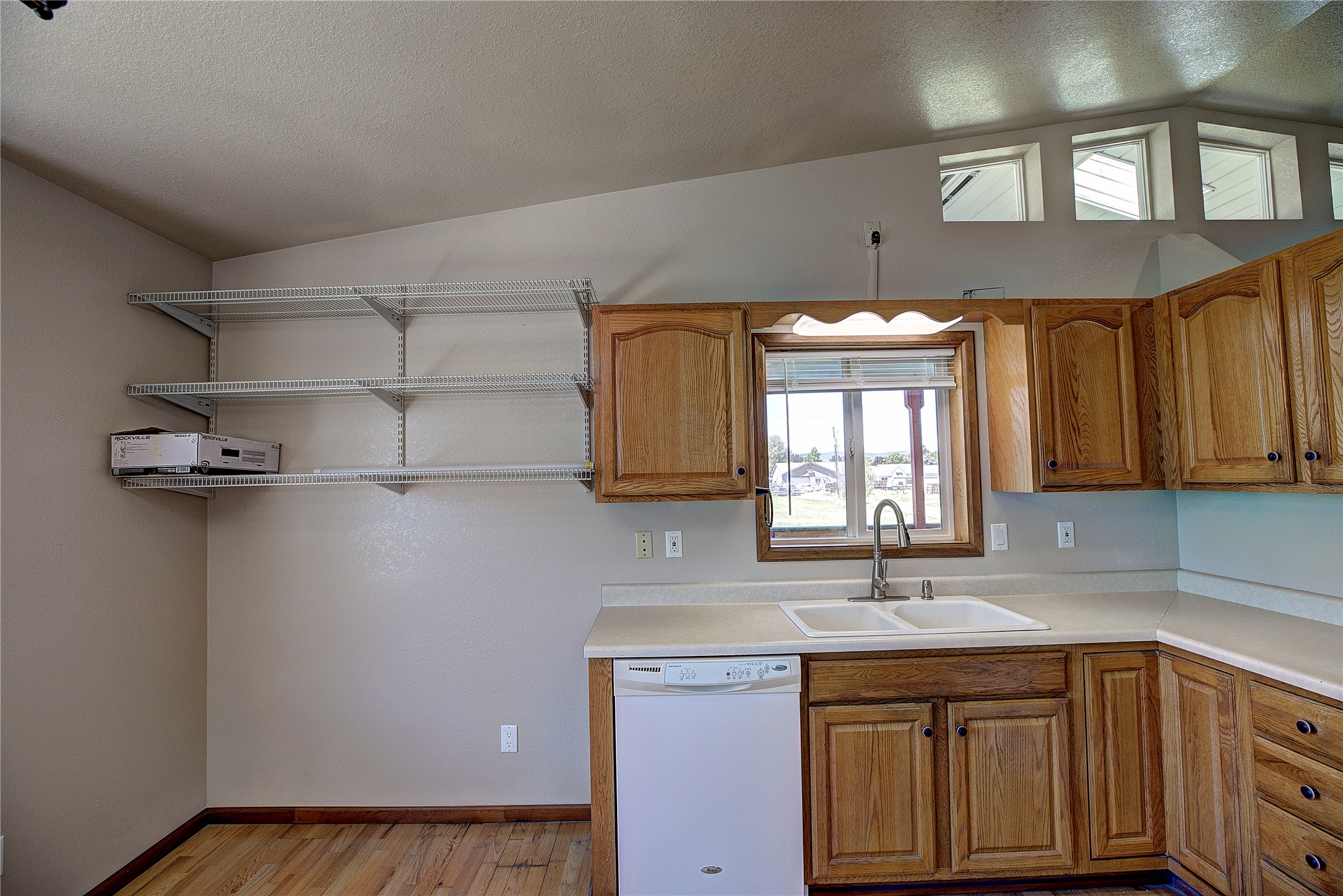 586 Willow Glen Drive Property Photo 9