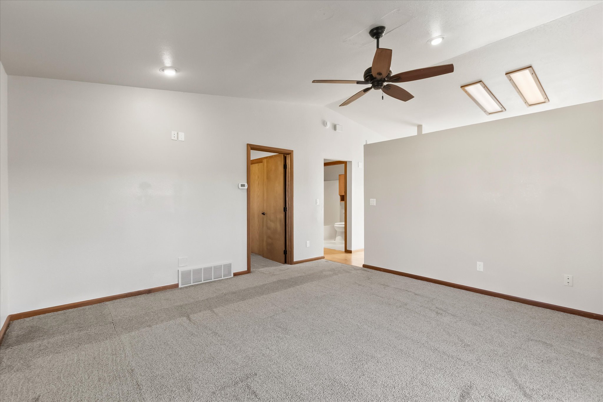 586 Willow Glen Drive Property Photo 9