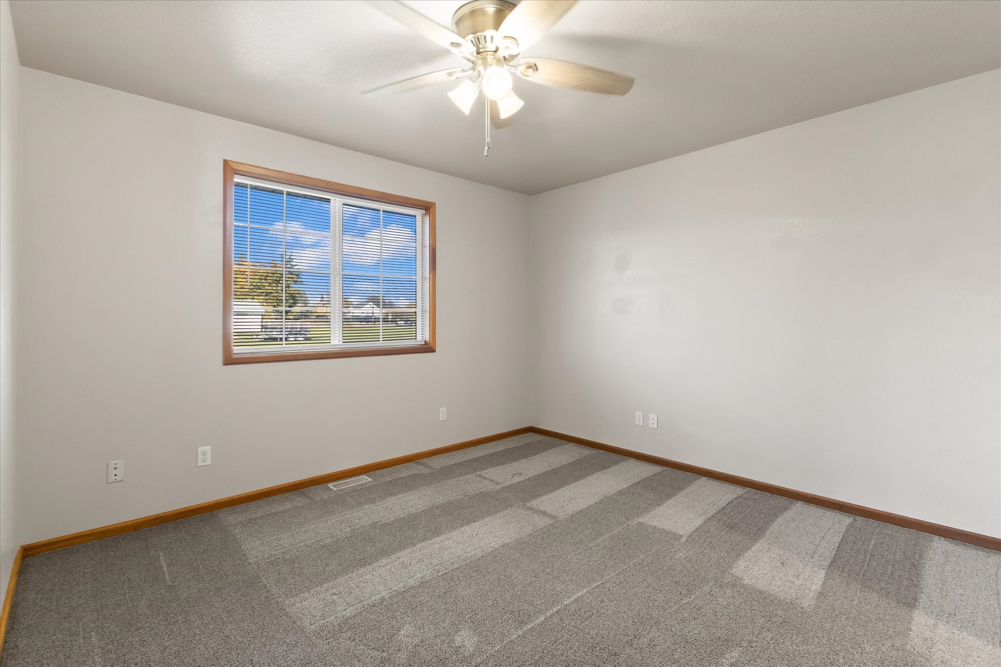 586 Willow Glen Drive Property Photo 11