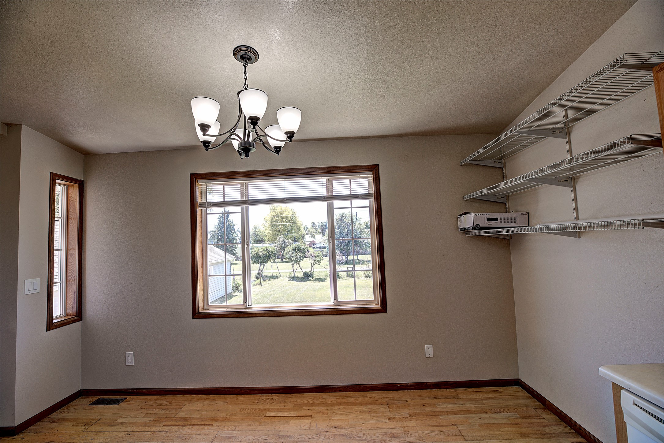 586 Willow Glen Drive Property Photo 12