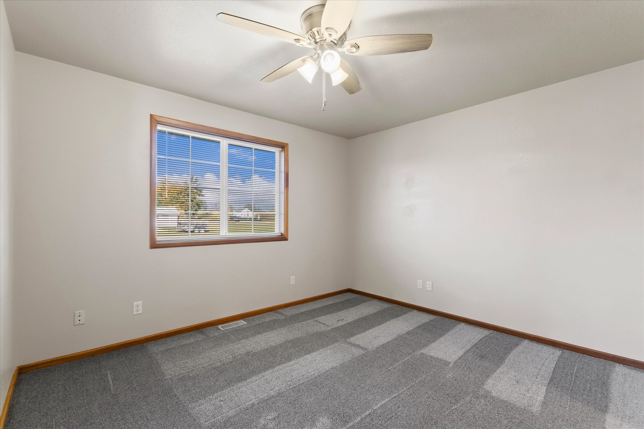 586 Willow Glen Drive Property Photo 12