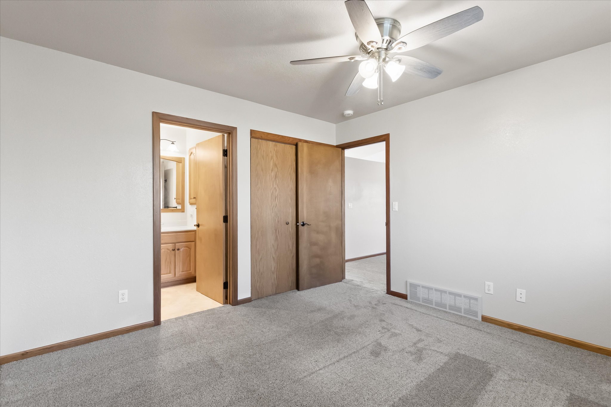 586 Willow Glen Drive Property Photo 13