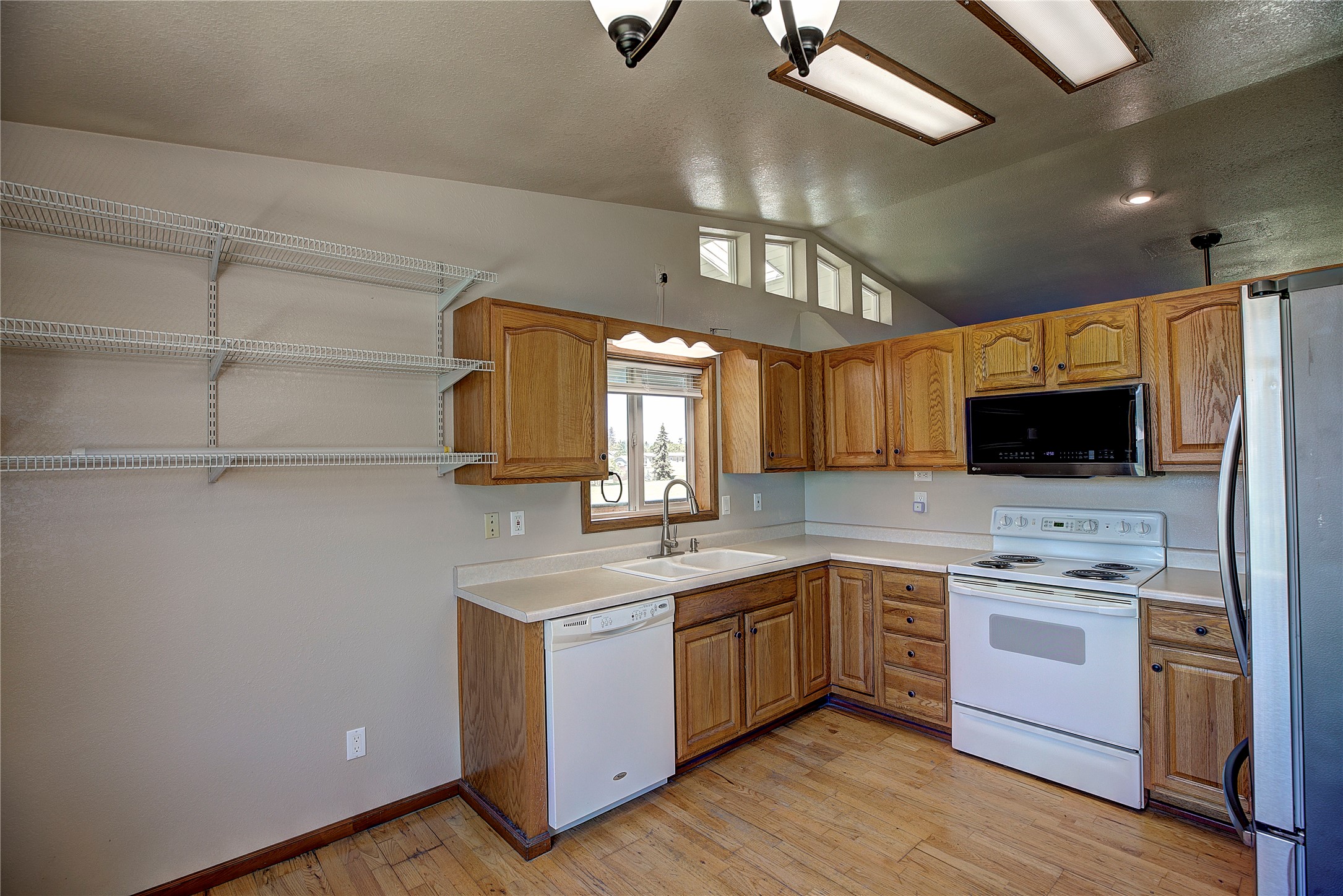 586 Willow Glen Drive Property Photo 14