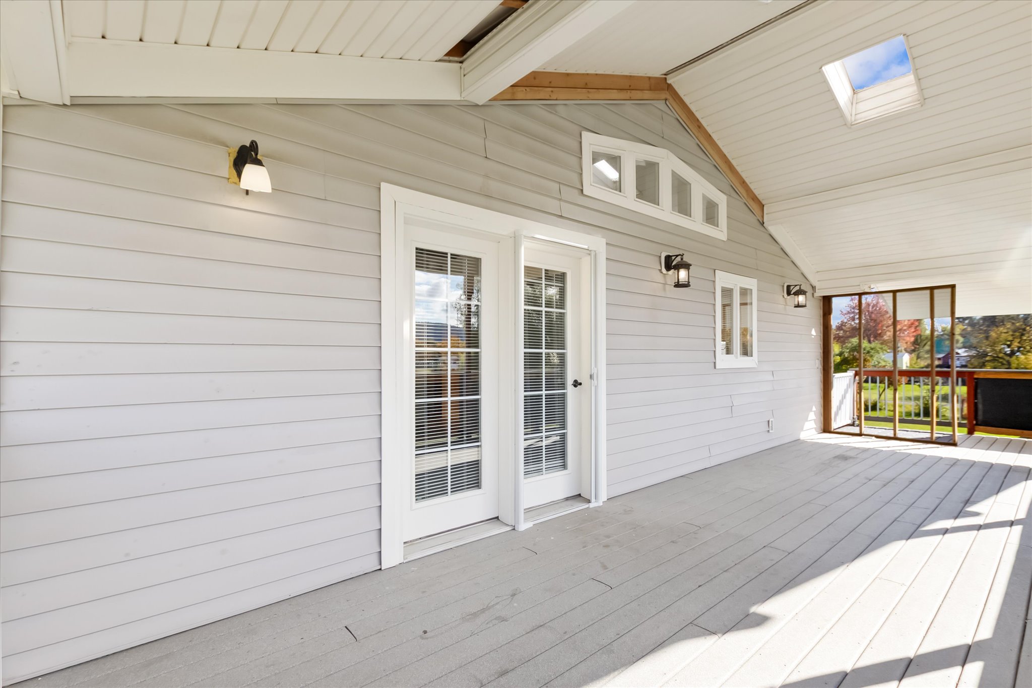 586 Willow Glen Drive Property Photo 15