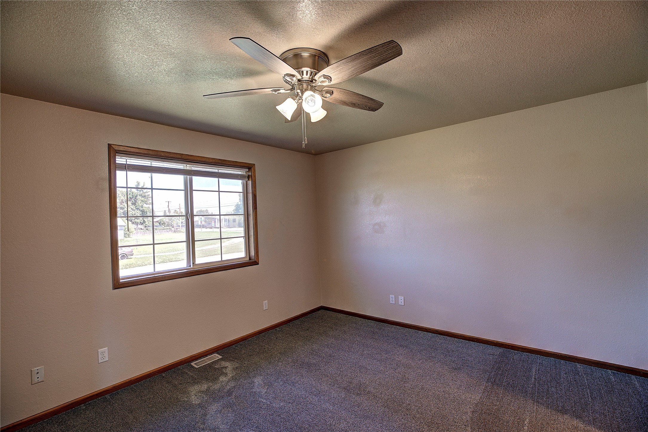 586 Willow Glen Drive Property Photo 17