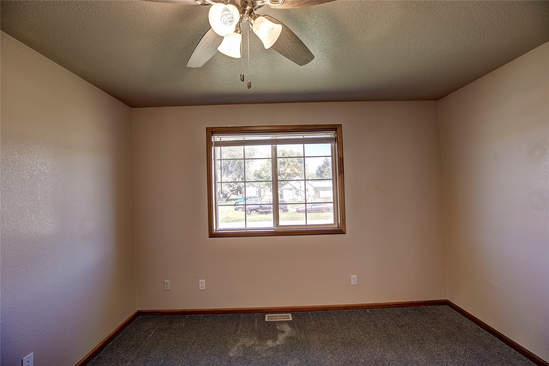 586 Willow Glen Drive Property Photo 18