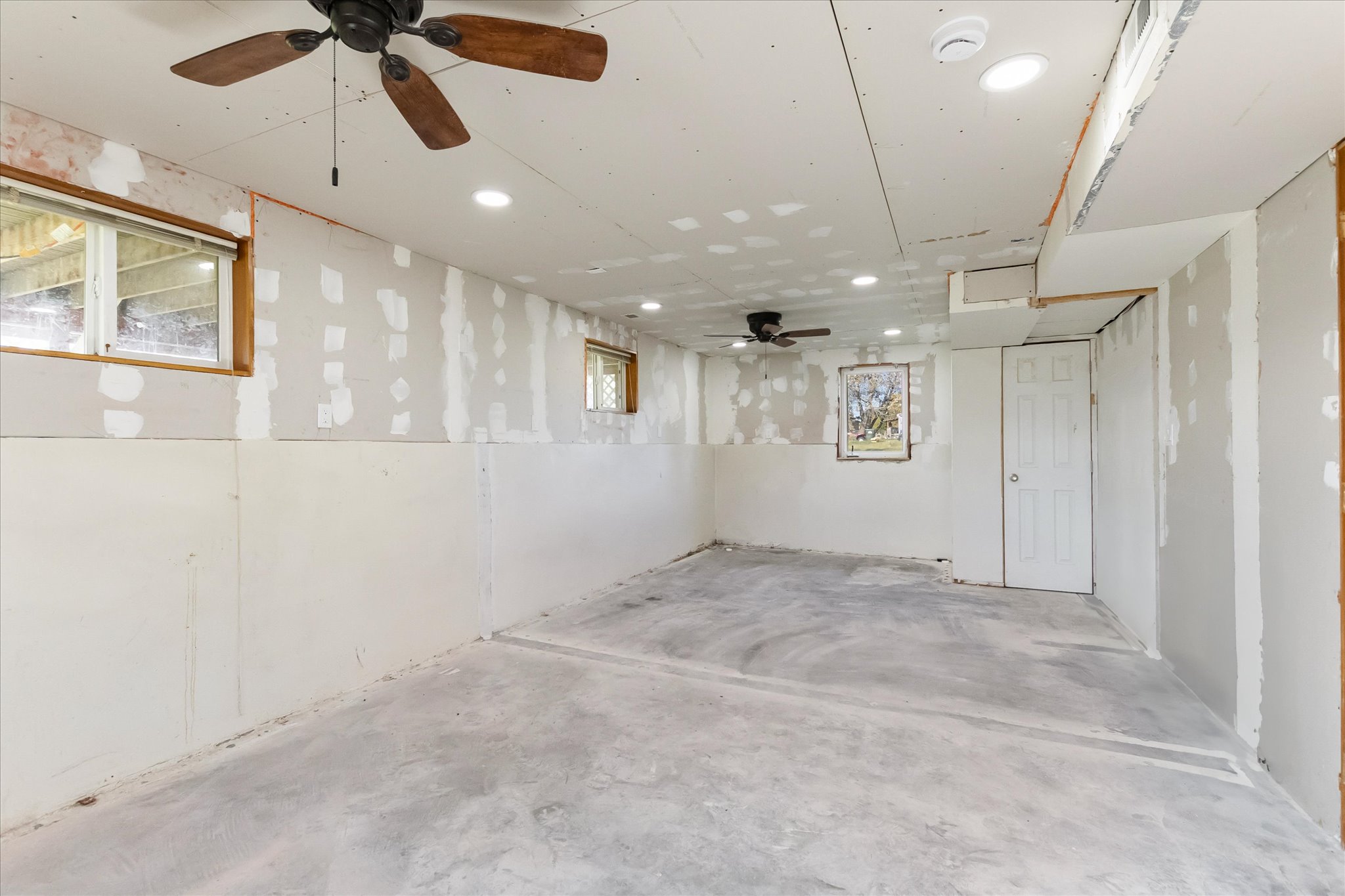 586 Willow Glen Drive Property Photo 18