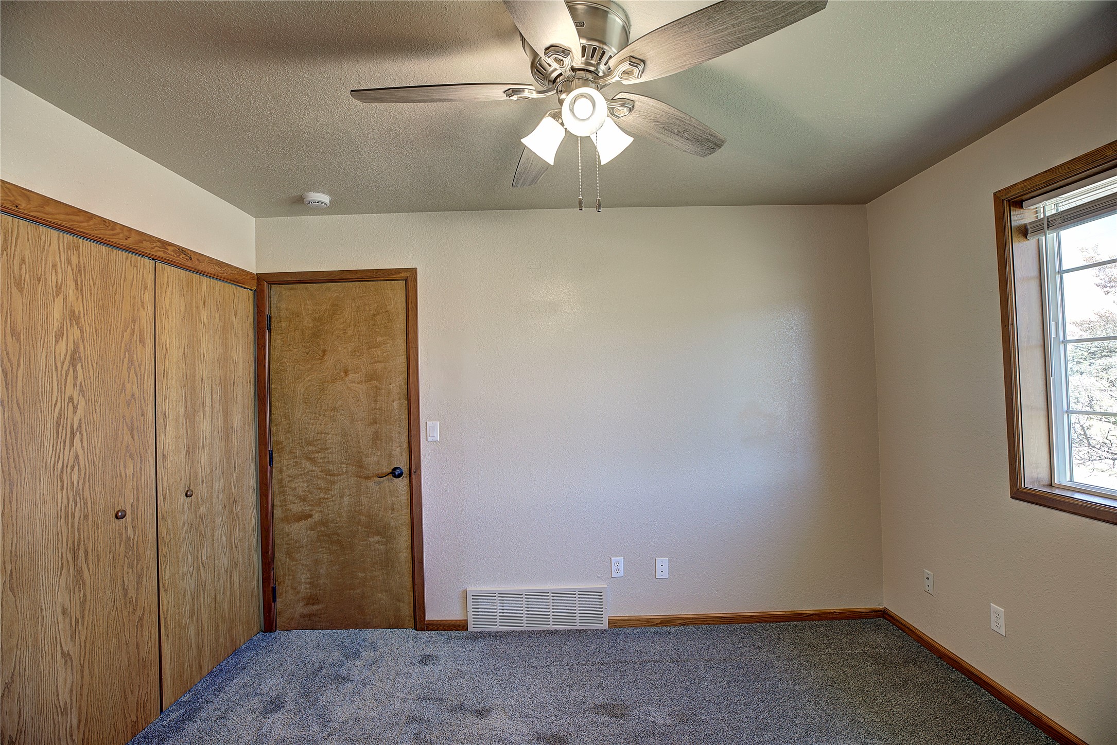 586 Willow Glen Drive Property Photo 19