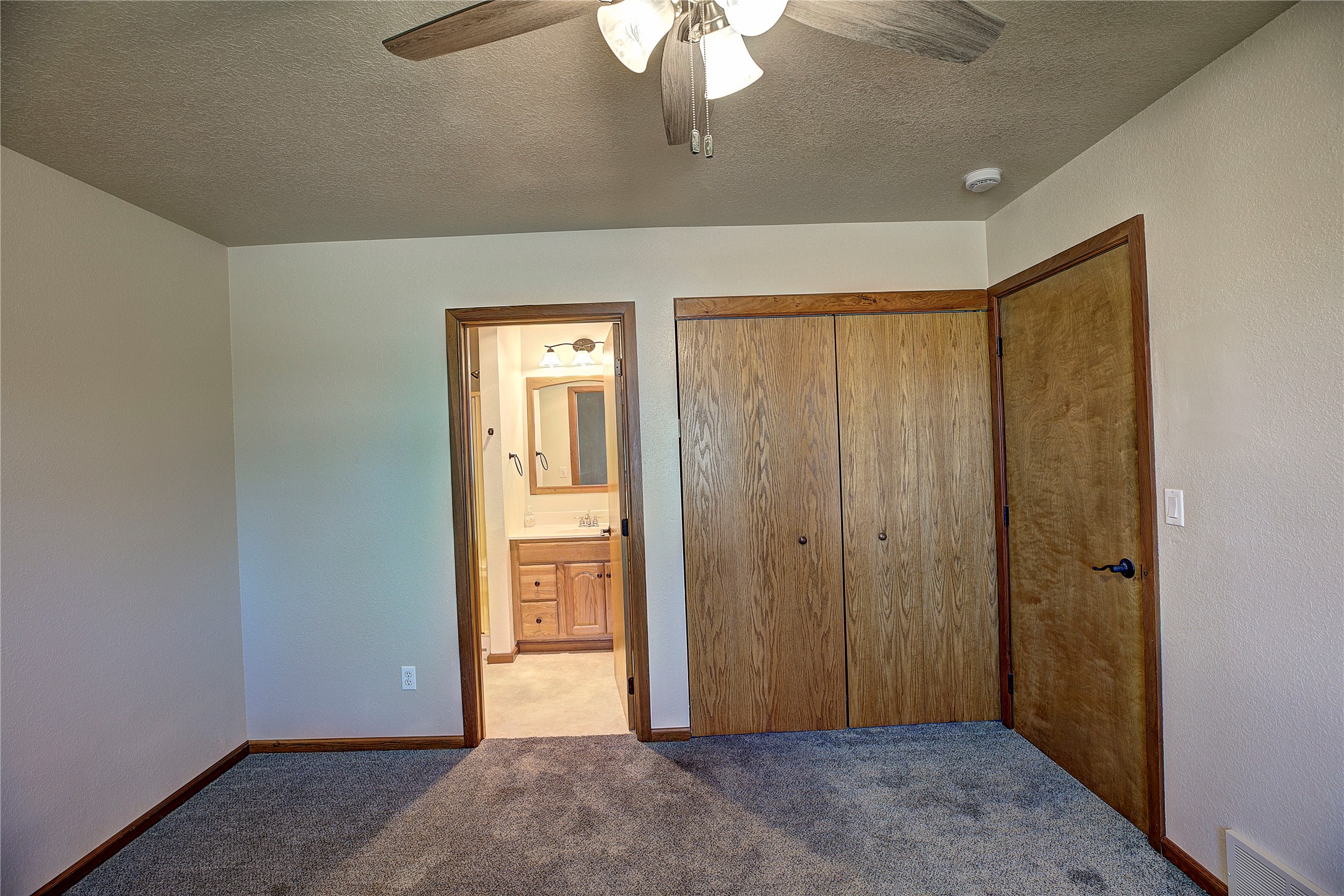586 Willow Glen Drive Property Photo 20