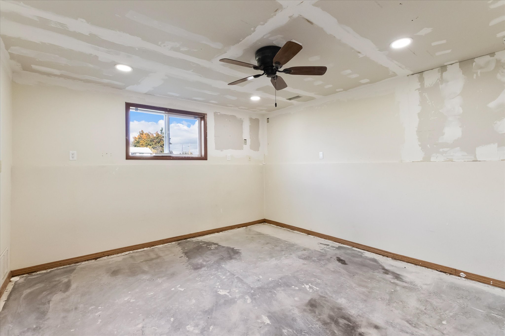 586 Willow Glen Drive Property Photo 20