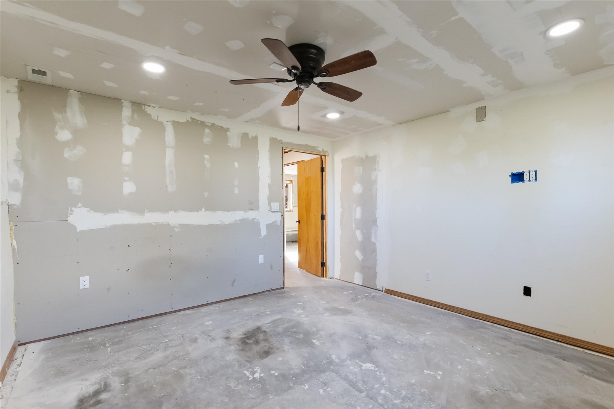 586 Willow Glen Drive Property Photo 21