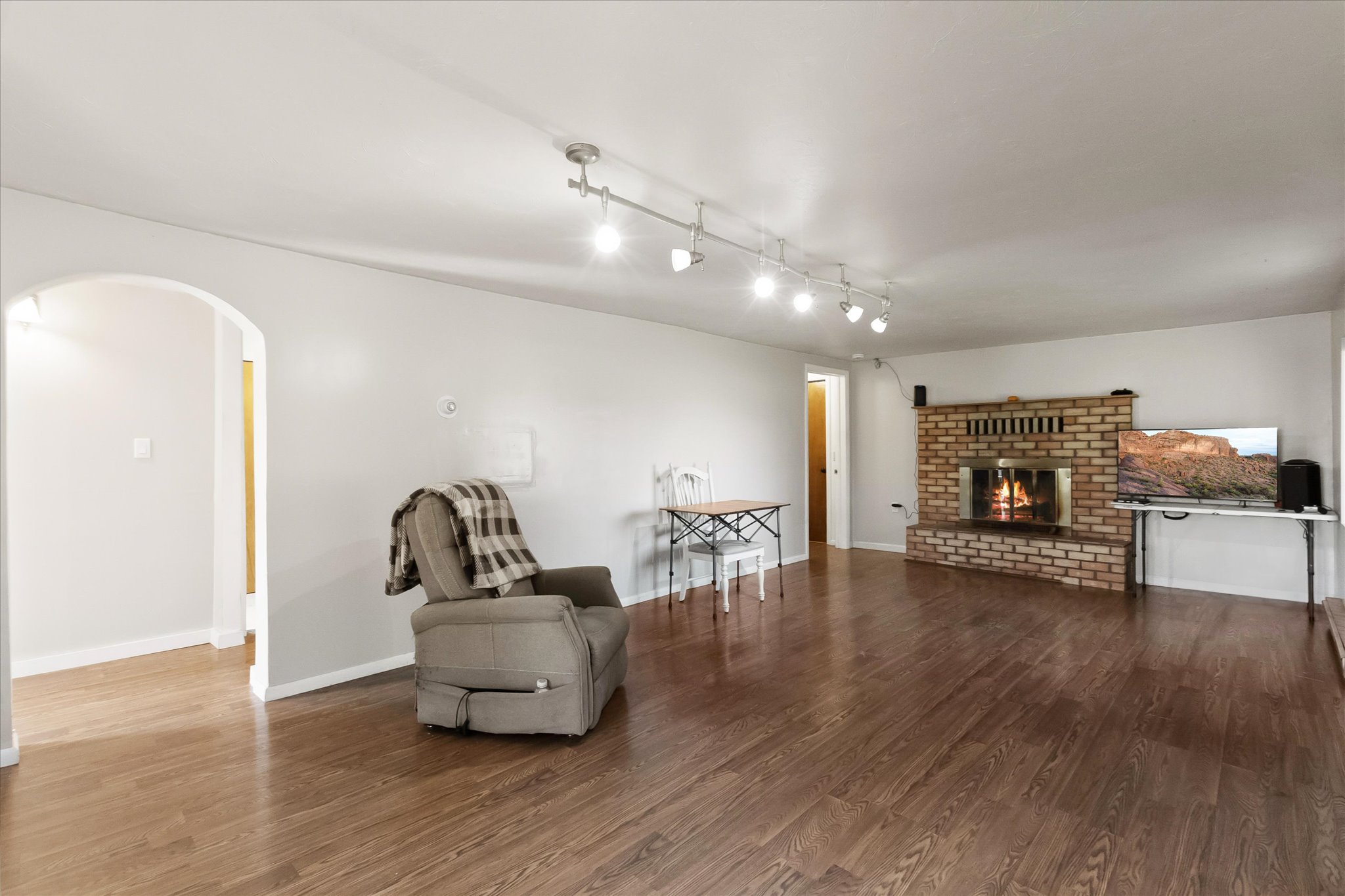 586 Willow Glen Drive Property Photo 24