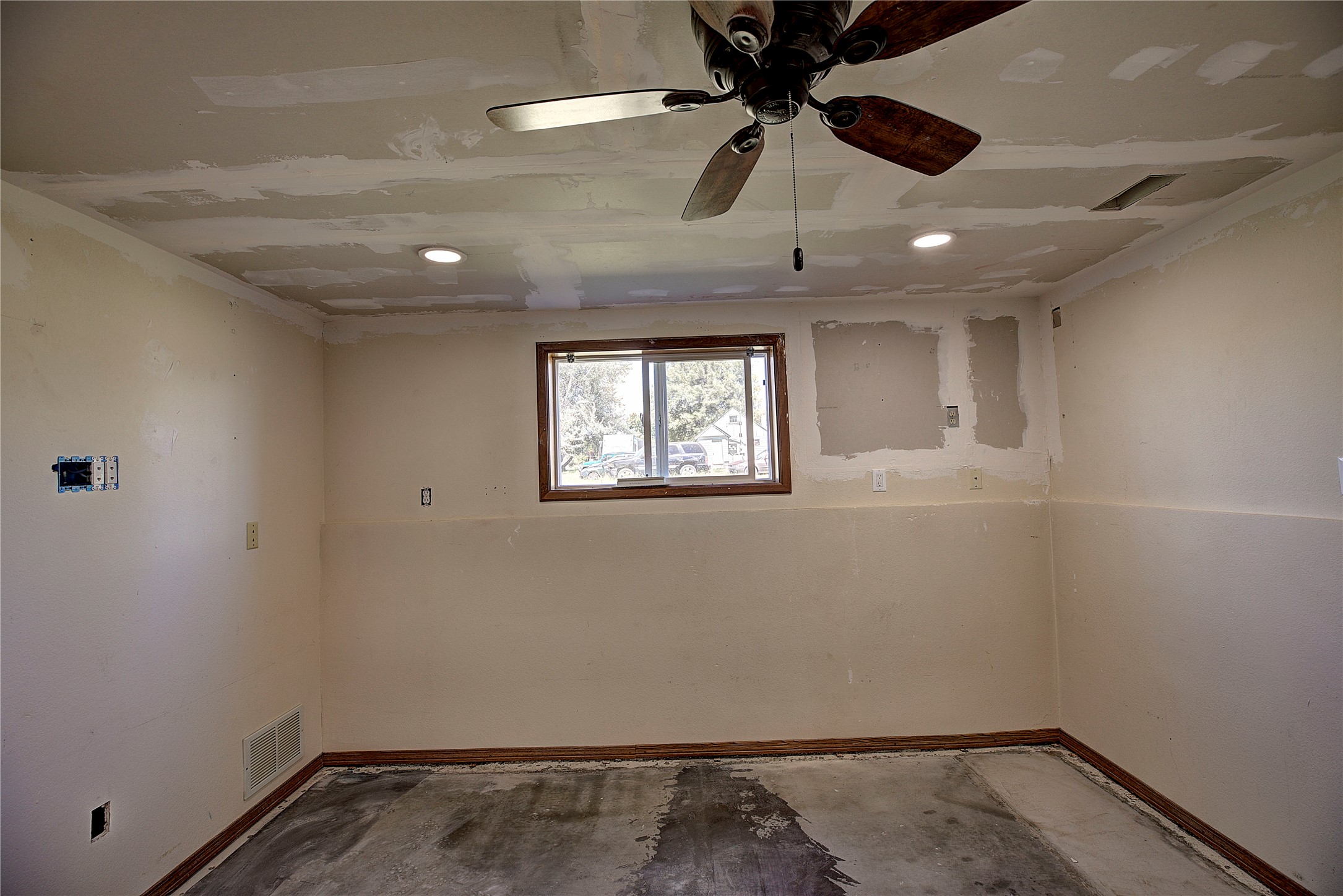 586 Willow Glen Drive Property Photo 29