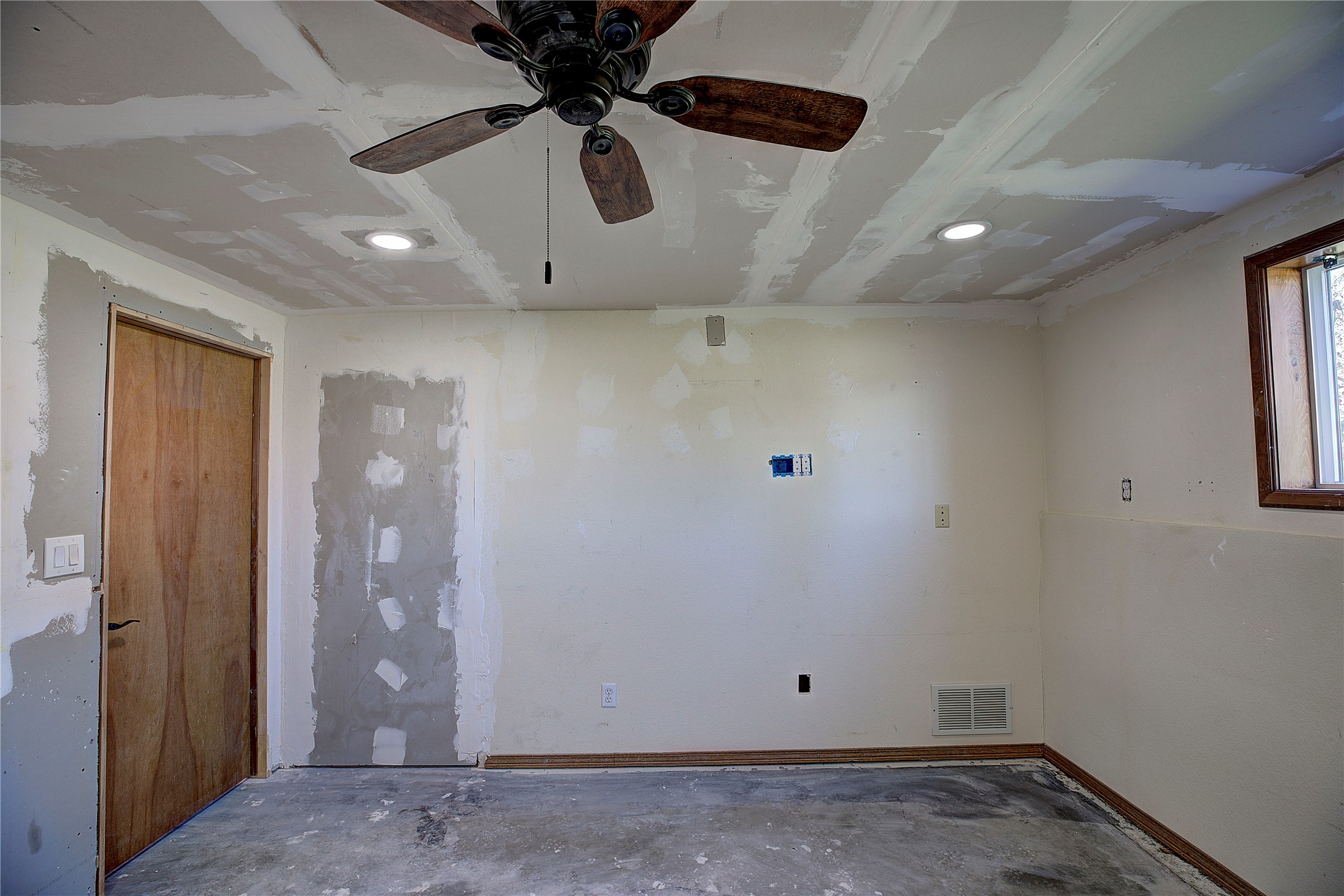 586 Willow Glen Drive Property Photo 30