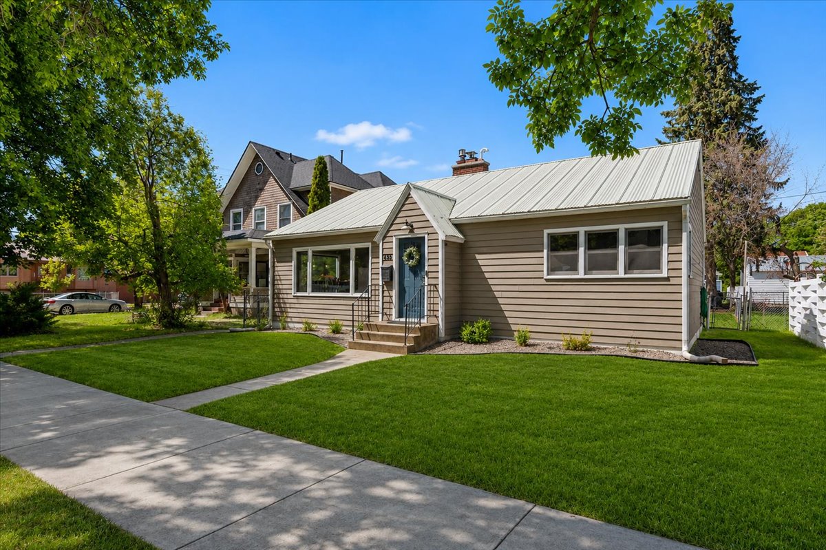 836 3rd Avenue W Property Photo 2