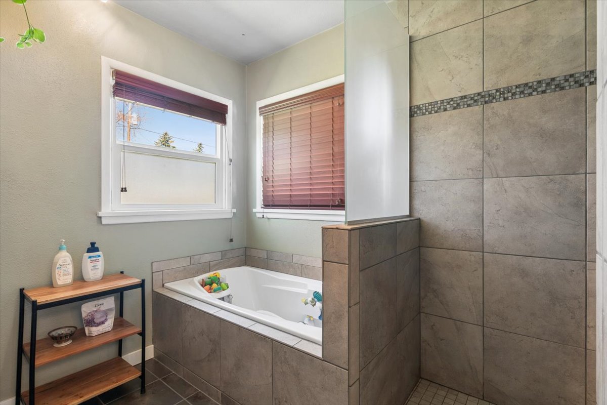 836 3rd Avenue W Property Photo 21